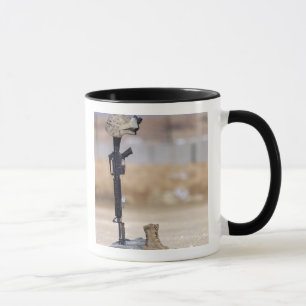 Mug Bottes, fusil, étiquettes de chien, et casque