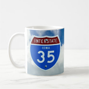 Mug Bouclier Interstate 35, Ciel Bleu, Nuages Puffy Mu