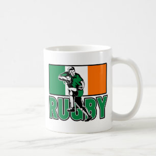 Mug boule courante de joueur de rugby défendant le