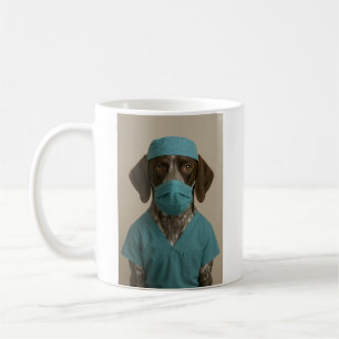 Mug Braque allemand à poil court en tenue de bloc opér