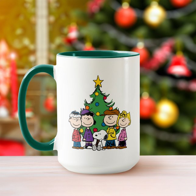 Mug cacahuètes | La Bande autour de l'arbre de Noël (Mug on table)