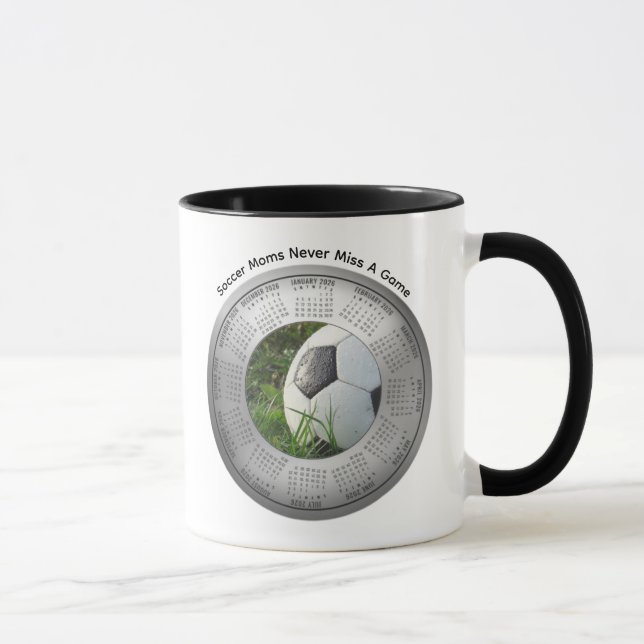 Mug Calendrier 2026 de la Maman de Footballeur Café (Droite)