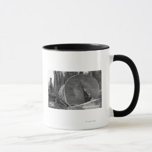 Mug CaliforniaMan posant par le rondin coupé de