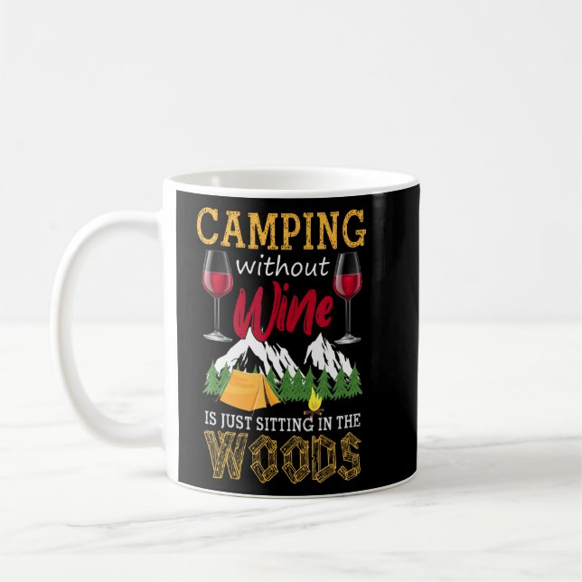 Mug Camping Sans Vin Est Juste Assis Dans Les Bois (Gauche)