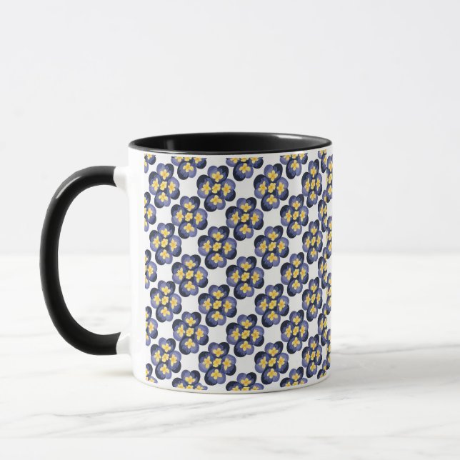 Mug caresse un arrière - plan en tissu beige avec une  (Gauche)