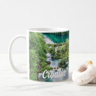 Mug Cascade de cascade dans le parc des lacs Plitvice,