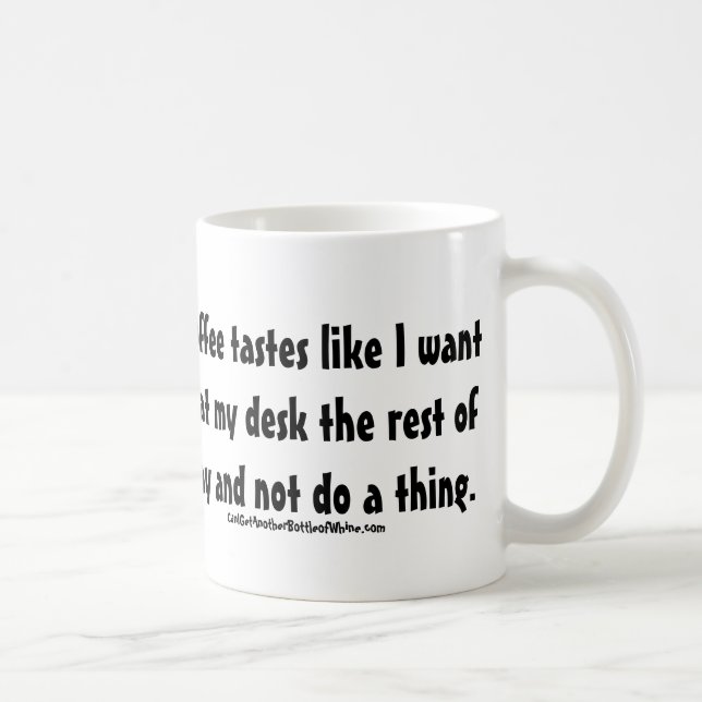 Mug Ce café goûte comme je veux m'asseoir à mon bureau (Droite)