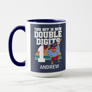Mug Ce garçon est maintenant en double chiffres Drôle 