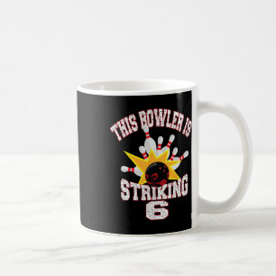 Mug Ce joueur de quilles frappe l'anniversaire 6 6 ans
