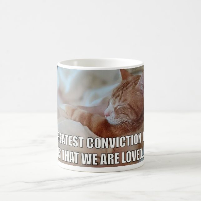 Mug Célébrez l'AMOUR - la plus grande conviction est (Centre)