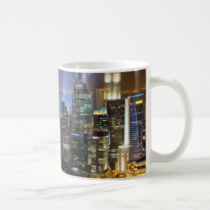 Mug Centre-ville de Singapour la nuit