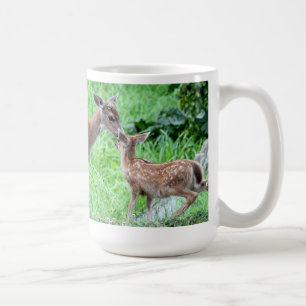 Mug Cerfs communs embrassant le faon
