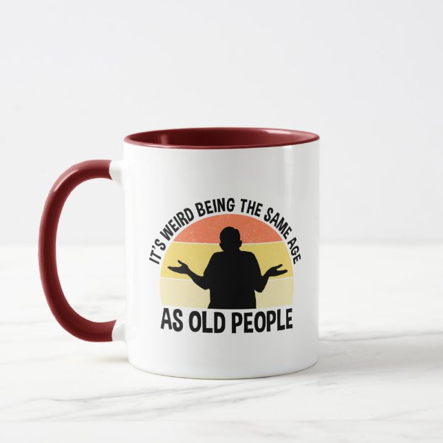 Mug C'est bizarre d'être le même âge que les personnes (Gauche)