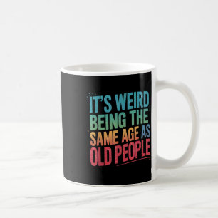 Mug C'Est Étrange D'Être Le Même Âge Que Les Personnes