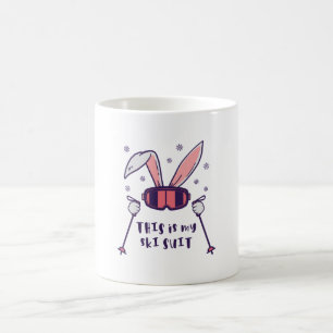 Mug C'est mon lapin de ski en combinaison de ski avec