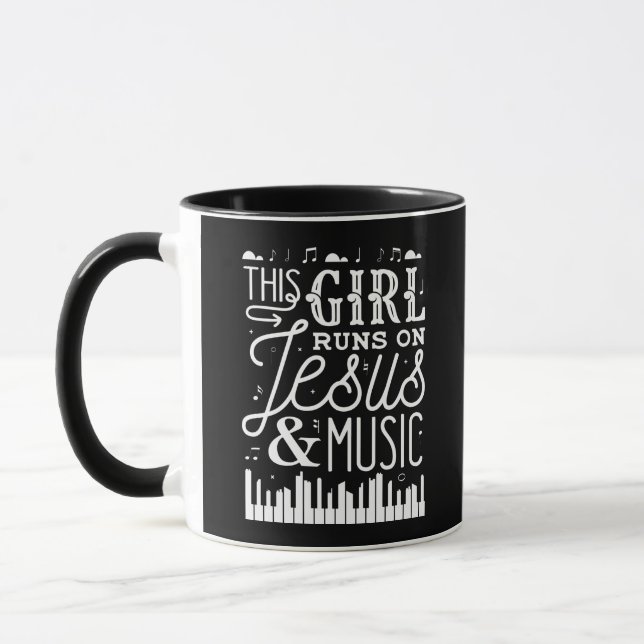 Mug Cette fille court sur Jésus et musique country (Gauche)