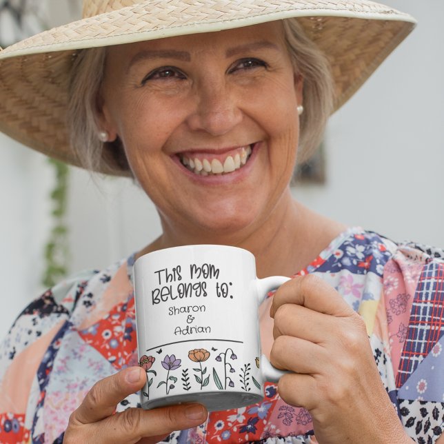 Mug Cette maman appartient à Floral Flower Maman Cadea (Créateur téléchargé)