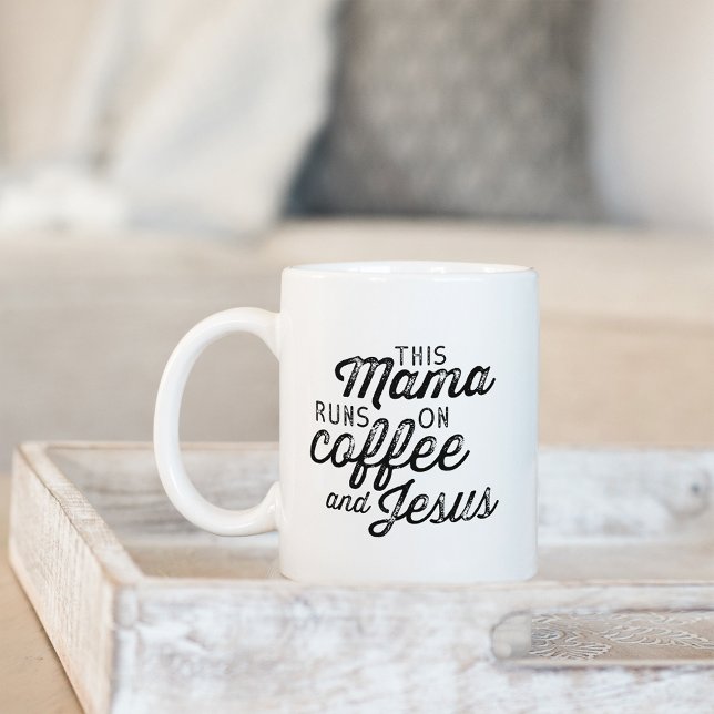 Mug Cette maman tourne sur le café et Jésus (Créateur téléchargé)