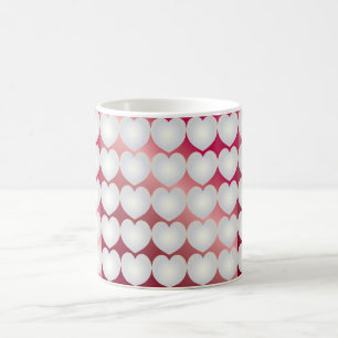 Mug chapelet de coeurs perles sur un arrière - plan de