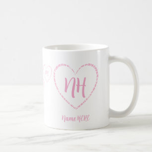 Mug Charmes de coeur rose, monogramme et nom personnal