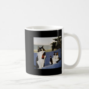Mug Chat Boit Bière Lunettes de Soleil Mème Chat Drôle