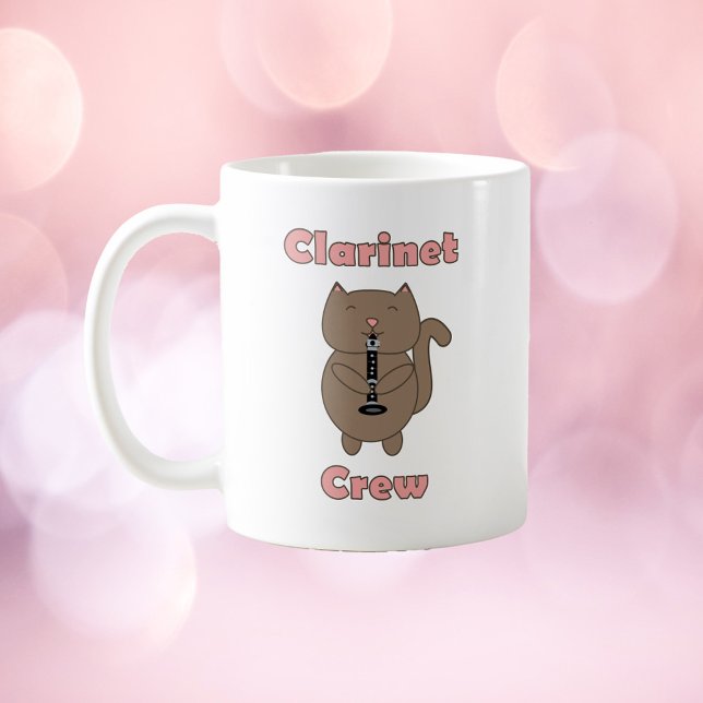 Mug Chat d'équipage Clarinet rose Brown (A mug with a brown cat playing the clarinet and the words clarinet crew in pink.)