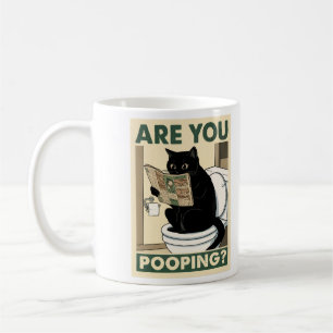 Mug Chat hilarant lisant un journal dans les toilettes