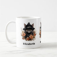 Chat noir mignon dans le Casquette d'une sorcière