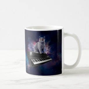 Mug Chat sur synthétiseur dans l'espace