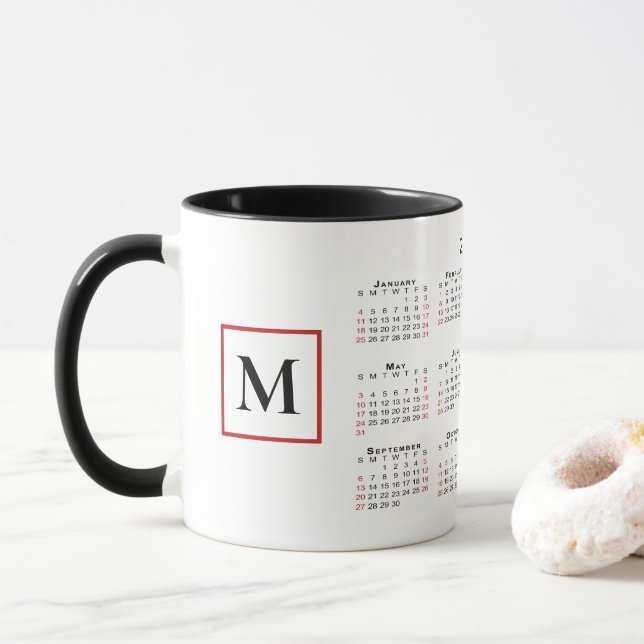 Mug Chic Monogramme 2026 Calendrier Noir Blanc Rouge (Avec donut)