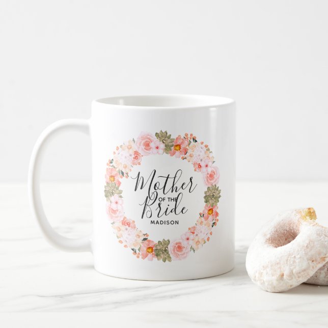 Mug Chic Peach Mint Floral Wreath Mère de la mariée (Avec donut)