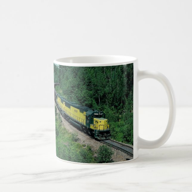 Mug Chicago et no. du nord-ouest d'EMD 8028 avec le (Droite)