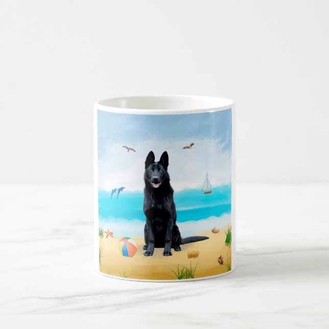 Mug Chien berger allemand noir sur la plage (Centre)