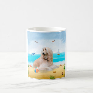 Mug Chien de chien afghan sur la plage