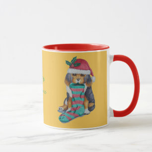 Mug chiot noir et brun mignon vêtu pour noël