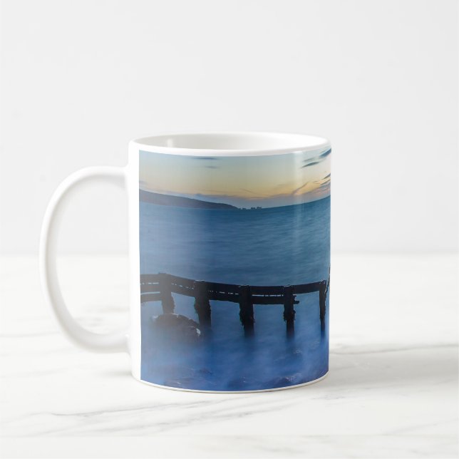 Mug Ciel crépusculaire au-dessus de la rive et des bri (Gauche)