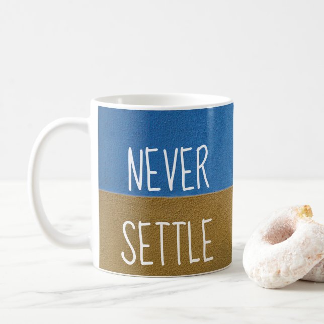 Mug Citation Motivationnelle Bleu & Or JAMAIS SETTLE (Avec donut)