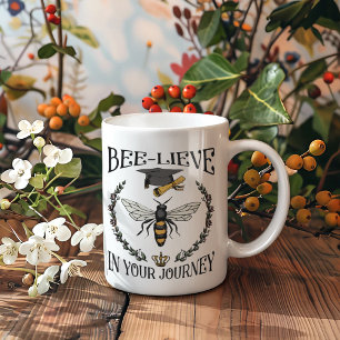 Mug Classe de 2024 Photo Bee-lieve dans votre parcours