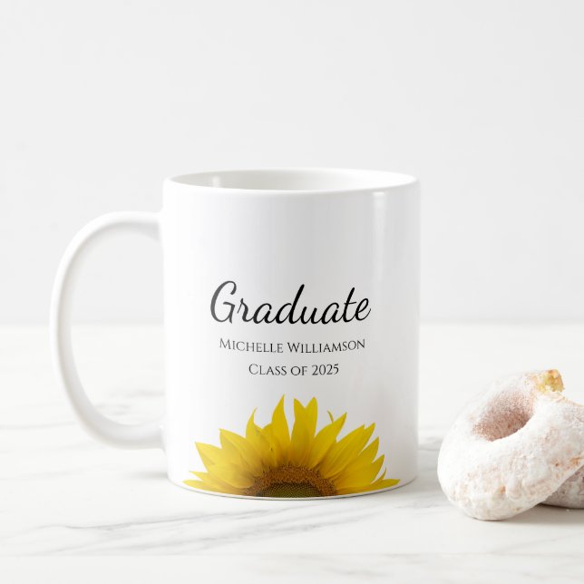 Mug Classe de tournesols jaunes de 2025 Graduation (Avec donut)