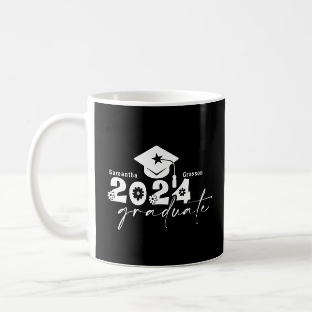Mug Classe Graduate Personnalisée de 2024 Noir/Blanc (Gauche)