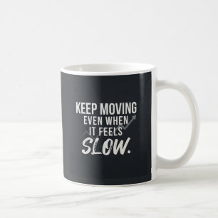 Mug Continuez à avancer, même quand cela semble lent.