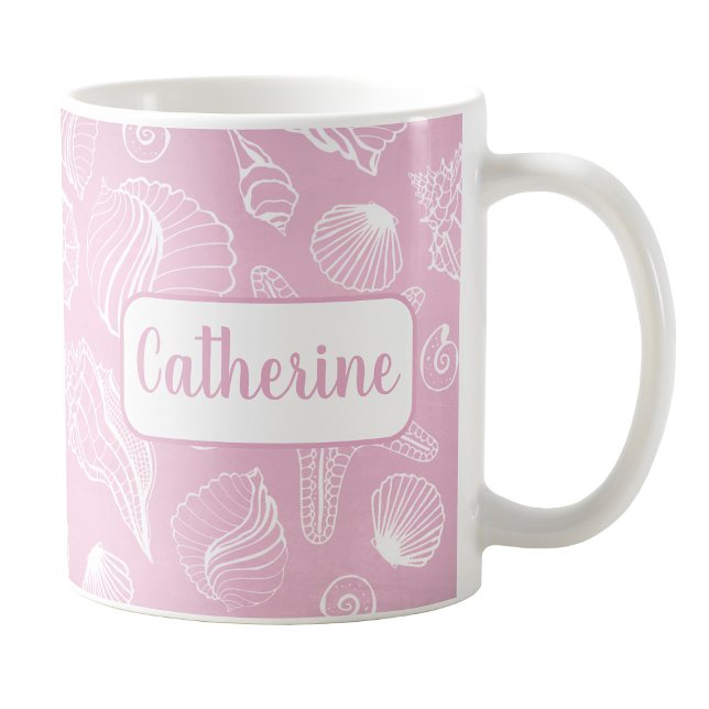 Mug Coquillages blancs personnalisés Coquille de plage (Personalized White Seashells Pink Beach Mug at Amy's Coffee Mugs on Zazzle. )