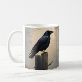 Mug corneille dans la brume dans un poteau
