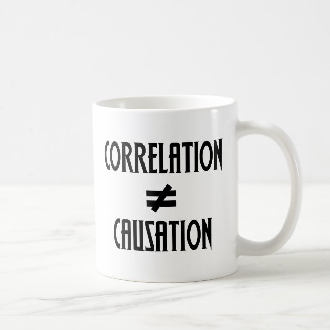 Mug Corrélation n'est pas égal Causation Geek (Droite)