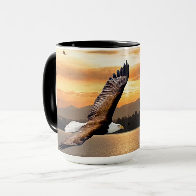 Mug Coucher de soleil sur l'aigle chauve sur les Mtns  (Devant gauche)