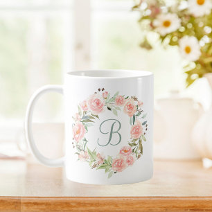 Mug Couronne de fleurs rose pastel monogrammée