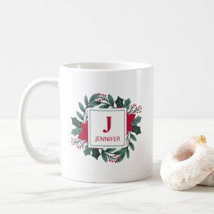 Mug Couronne de houx rouge élégante avec monogramme in