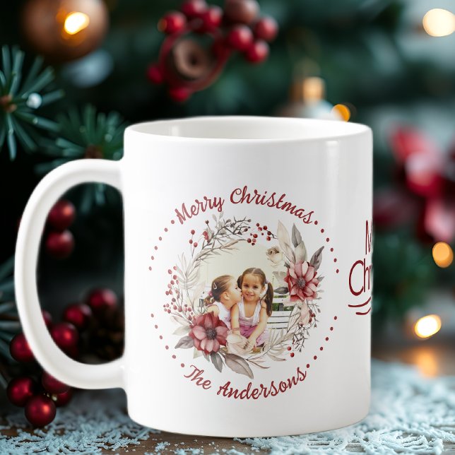 Mug Couronnes de Noël, fleurs rouges et baies (Créateur téléchargé)