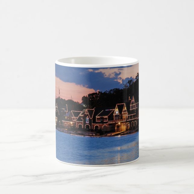 Mug Crépuscule de rangée de Boathouse (Centre)