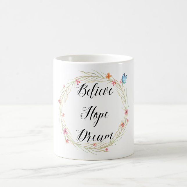 Mug Croyez le papillon floral d'aquarelle rêveuse (Centre)